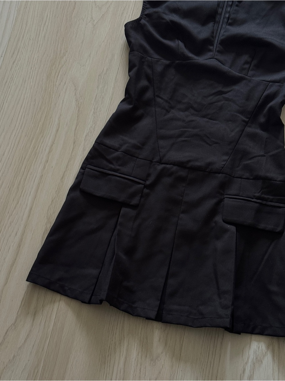 Peppermayo Cassia Mini Dress in Black - Size 2 XS PLEATED SKIRT plunge b-neck - Picture 6 of 11
